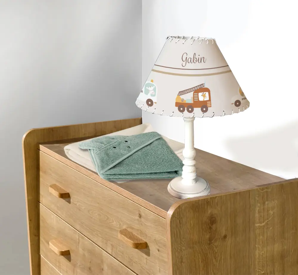 Abat-jour prénom pour bébé avec voitures, camions et moto