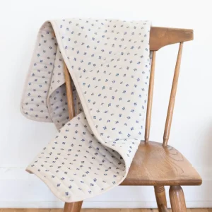 New Grain - Couverture Matelassée - Florence||New Grain - Crib Quilted Blanket - Florence