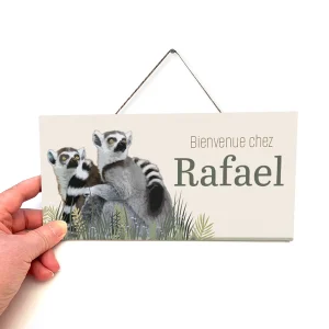 Plaque de porte jungle personnalisée – Lémuriens et plantes exotiques