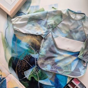 Micasso & Co. - Bavoir à Manches Longues -Bleu boréal collaboration with Lysa Jordan || Micasso & Co. - Long Sleeved Bib - Bleu boréal collaboration with Lysa Jordan