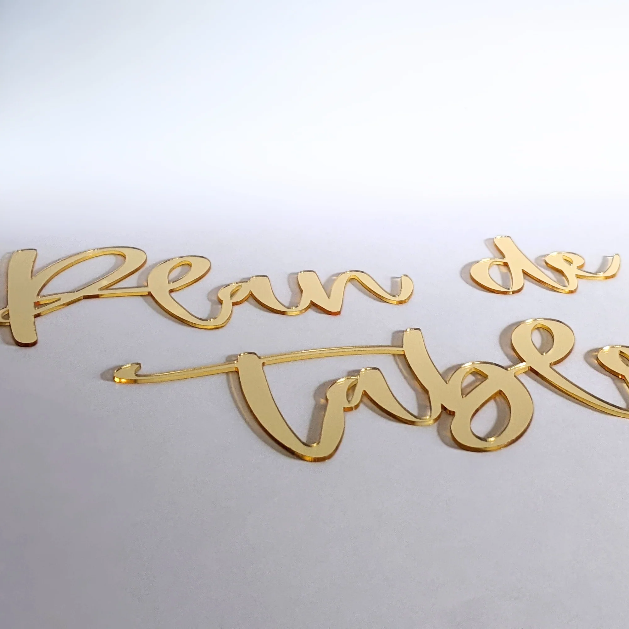 Plan de table mariage | DIY mariage - 32 x 30 cm - Mot en plexiglass doré – Image 3