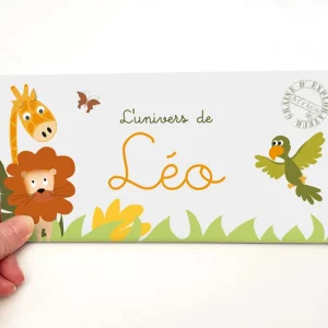 Plaque de porte chambre bébé – Thème savane (lion, girafe et perroquet)